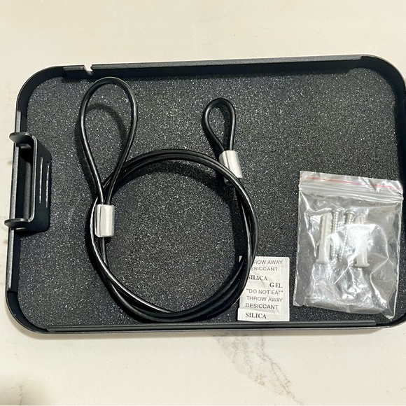 Pistol safe with combination lock - Picture 6 of 8